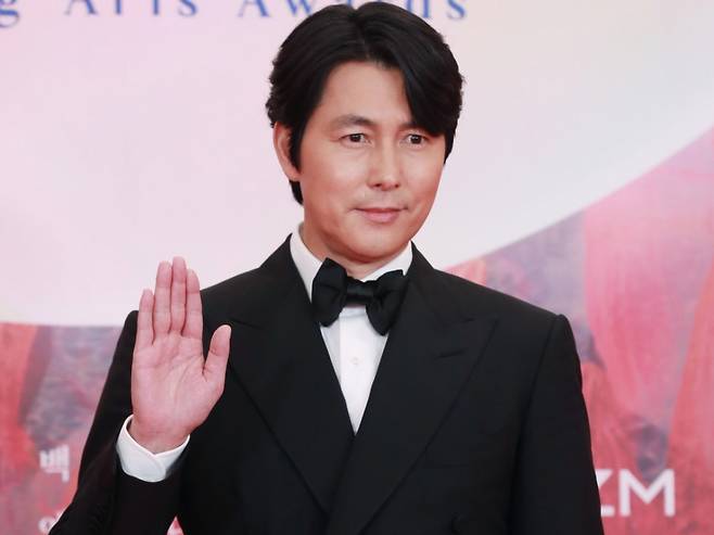 배우 정우성이 혼외자 논란에 휩싸인지 8개월 여 만에 비연예인 여자친구와 혼인신고를 마친 것을 두고 누리꾼들이 "놀랍다"는 반응을 보였다. /사진=머니투데이 DB