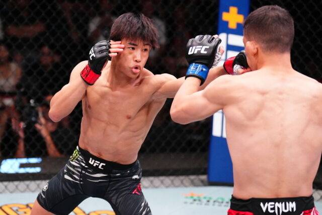 다이라(왼쪽)가 박현성에게 펀치를 날리고 있다. /UFC 제공