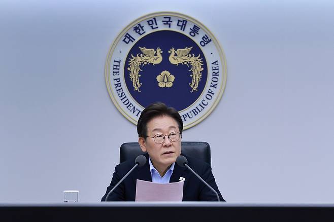 이재명 대통령이 지난달 31일 서울 용산 대통령실 청사에서 열린 6차  수석·보좌관 회의에서 발언하고 있다. [연합]
