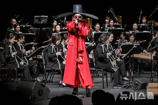 [서울=뉴시스]'대한민국국악관현악축제' 공연 장면. (사진=세종문화회관 제공)