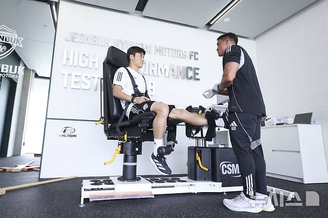 (Seoul = Newsis) K -League 1 Jeonbuk, 'Testing Lab' analyzing player data. (Photo = Hyundai Provided by Jeonbuk)
