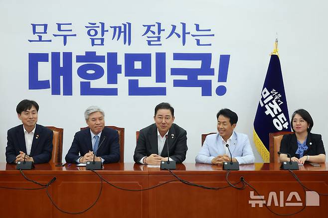 [서울=뉴시스] 고승민 기자 = 김병기 더불어민주당 원내대표가 5일 서울 여의도 국회에서 열린 진보개혁 4당 원내대표와의 면담에서 발언하고 있다. 2025.08.05. kkssmm99@newsis.com