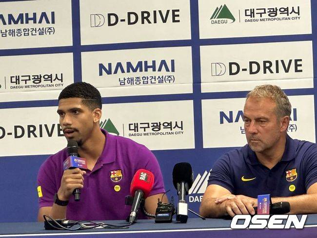 [사진] 기자회견에 임한 로날드 아라우호와 한지 플릭 감독