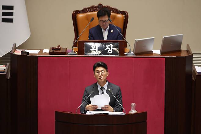 노종면 더불어민주당 의원이 5일 오전 방송법에 대한 필리버스터를 하고 있다. ⓒ 시사저널 박은숙