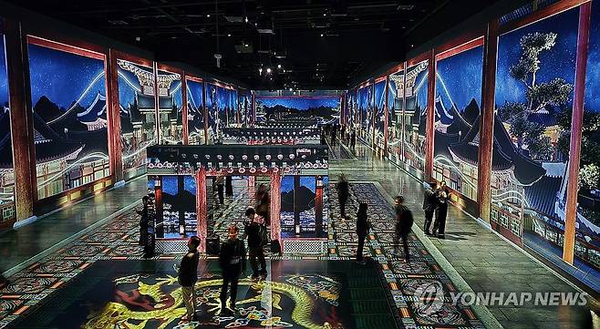 국가유산 미디어아트 기획 전시 '이음을 위한 공유' 지난해 강릉에서 선보인 국가유산 미디어아트 기획 전시 '이음을 위한 공유' 모습 [연합뉴스 자료사진] 것이다. 2024.11.12 yoo21@yna.co.kr