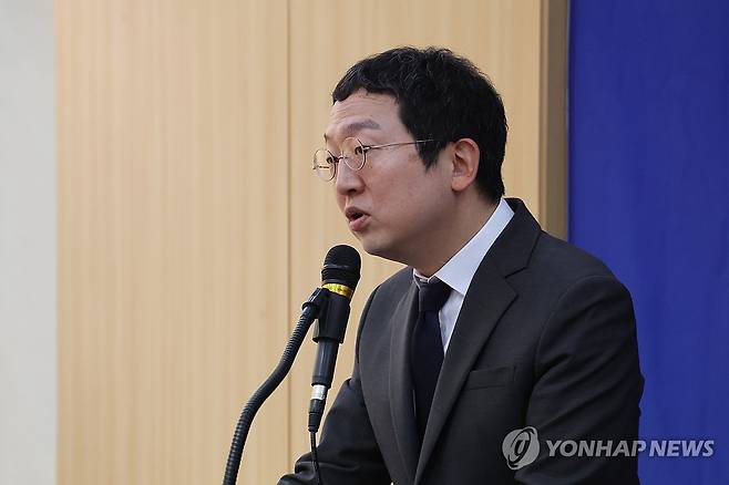 브리핑 하는 정민영 특검보 (서울=연합뉴스) 임화영 기자 = 정민영 특검보가 7일 서울 서초구 순직해병특검팀 브리핑룸에서 관련 브리핑을 하고 있다. 2025.7.18 hwayoung7@yna.co.kr