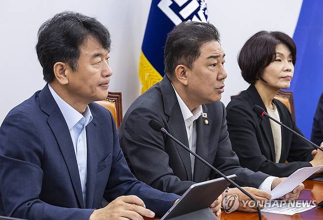 김병기 원내대표, 더불어민주당 원내대책회의 발언 (서울=연합뉴스) 황광모 기자 = 더불어민주당 김병기 원내대표가 5일 국회에서 열린 원내대책회의에서 발언하고 있다. 2025.8.5 hkmpooh@yna.co.kr