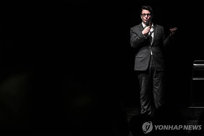 '외국인의 시선으로 본 한국 미학과 일무' 주제로 강연 중인 마크 테토 (서울=연합뉴스) 마크 테토 TCK인베스트먼트 대표이사가 4일 세종문화회관 S씨어터에서 '외국인의 시선으로 본 한국 미학과 일무'를 주제로 강연하고 있다. 2025.08.04 [세종문화회관 제공. 재판매 및 DB 금지]