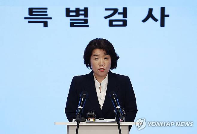 발언하는 오정희 특검보 (서울=연합뉴스) 김성민 기자 = 윤석열 전 대통령 부인 김건희 여사와 관련한 각종 의혹 사건을 수사하는 민중기 특별검사팀 오정희 특검보가 5일 서울 종로구 광화문kt 웨스트 빌딩에서 브리핑을 하고 있다. 2025.8.5 ksm7976@yna.co.kr