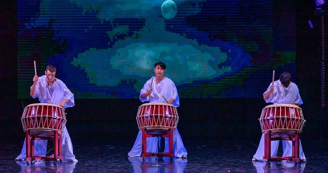 ▲ 항일무장투쟁 춤극 '세 영웅' 모습. /사진제공=경기아트센터