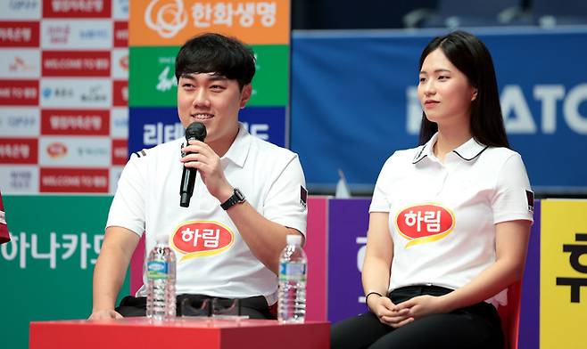 팀리그 미디어데이에 나선 김준태(좌)-박정현