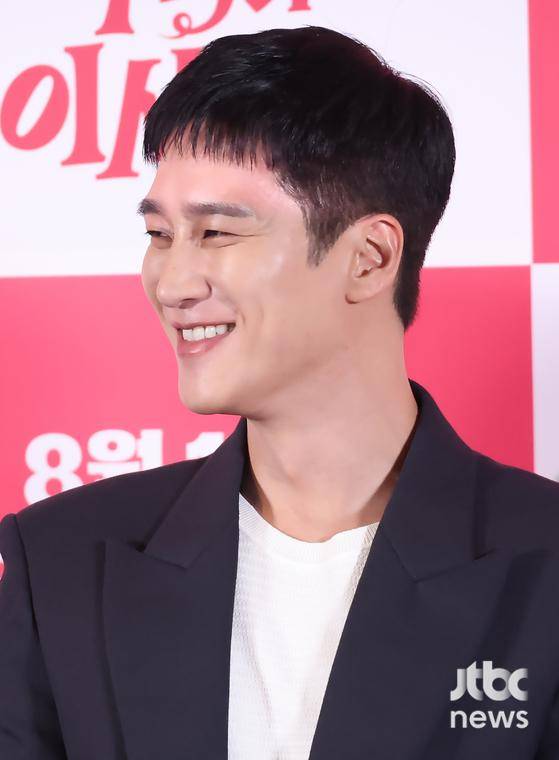 6일 오후 서울 용산CGV 아이파크몰에서 영화 '악마가 이사왔다' 언론시사회가 열렸다. 이상근 감독과 배우 임윤아, 안보현, 주현영이 참석했다. 박세완 엔터뉴스팀 기자 park.sewan@jtbc.co.kr