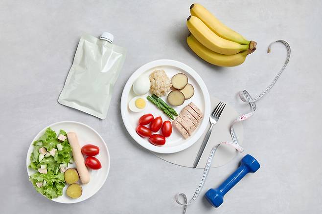 다이어트 각오로 식사량을 줄이고 꾸준히 운동해도 체중이 움직이지 않으면 포기하고 싶어진다. [사진=게티이미지뱅크]