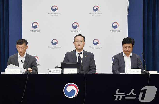 이형일 기획재정부 차관이 지난 29일 정부세종청사에서 열린 '2025년 세제개편안 상세 브리핑'에서 주요 내용을 발표하고 있다. (기획재정부 제공. 재판매 및 DB 금지) 2025.7.31/뉴스1