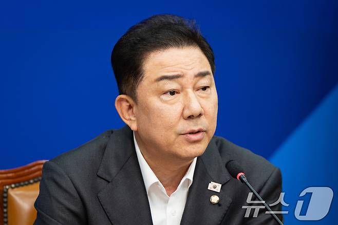 김병기 더불어민주당 원내대표가 6일 서울 여의도 국회에서 열린 최고위원회의에서 모두 발언을 하고 있다. 2025.8.6/뉴스1 ⓒ News1 유승관 기자