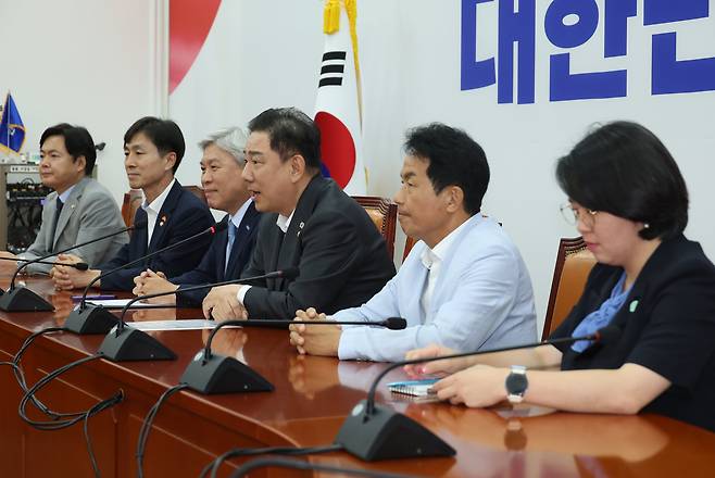 김병기 더불어민주당 원내대표가 5일 서울 여의도 국회에서 열린 진보개혁 4당 원내대표와의 면담에서 발언하고 있다./뉴시스