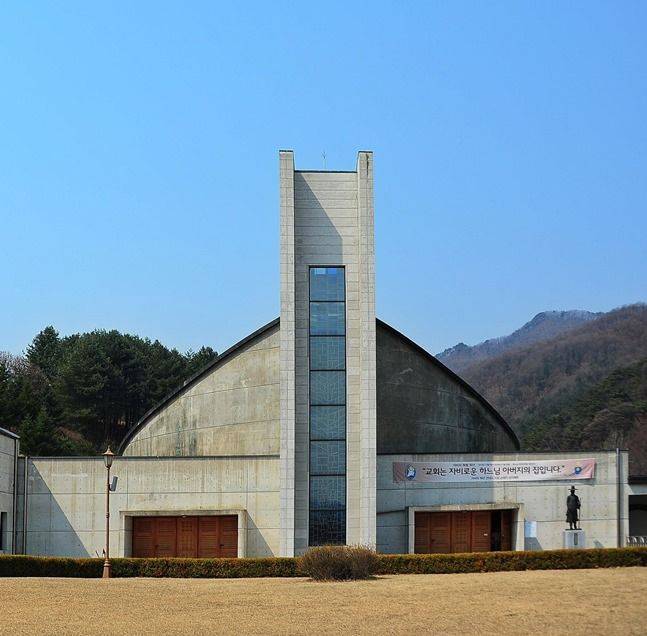 최양업 토마스 신부 기념성당 정면 ⓒ