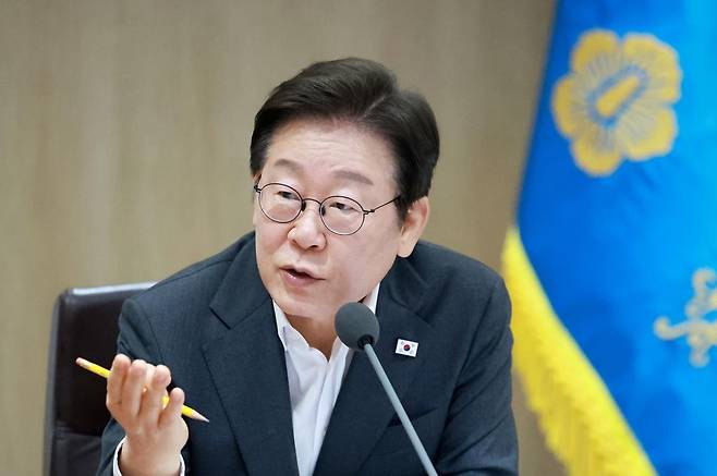 이재명 대통령이 29일 서울 용산 대통령실 청사에서 열린 국무회의에서 참석자들과 중대재해 반복 발생 근절 대책 관련 토론을 하고 있다. 2025.07.29 대통령실통신사진기자단
