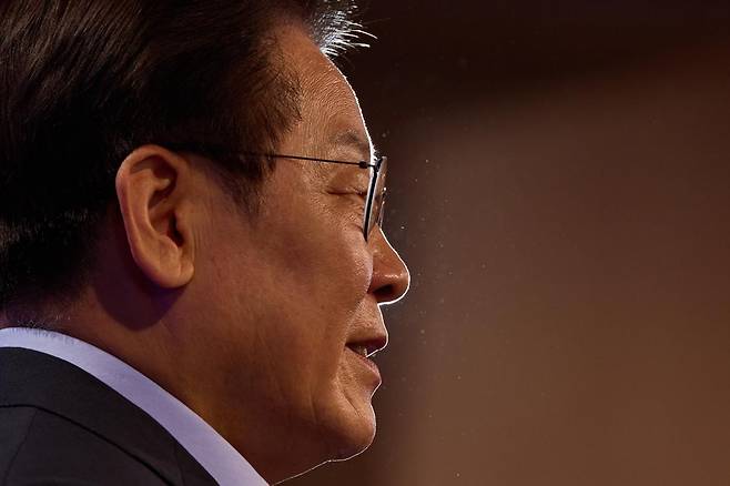 이재명 대통령이 지난 31일 서울 종로구 정부서울청사에서 열린 고위공직자 워크숍 ‘국민주권시대, 공직자의 길’에서 특강을 하고 있다./2025.8.1 이재명 대통령 SNS