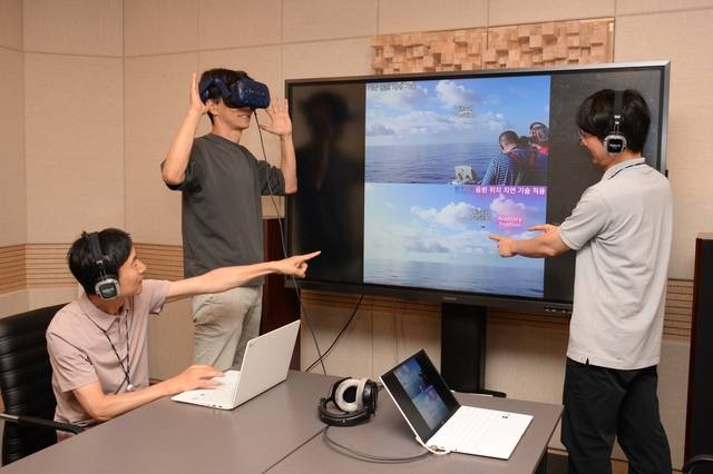 ETRI가 개발한 음원 위치 지연 기술을 적용한 오디오 시뮬레이션 시연 모습. ETRI 제공