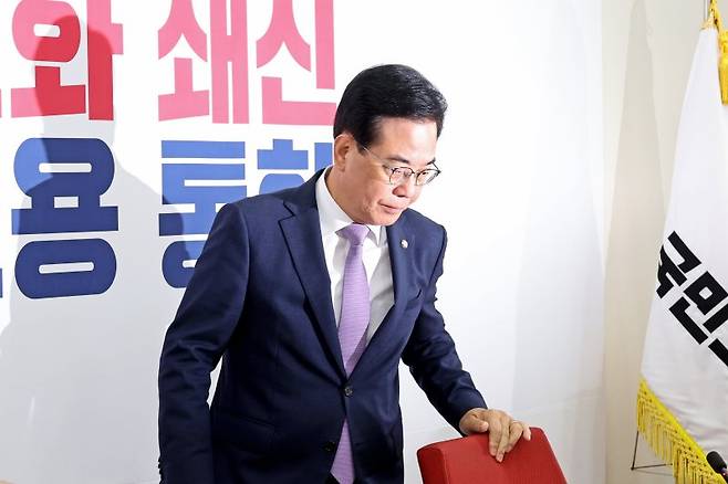 송언석 국민의힘 비상대책위원장 겸 원내대표가 6일 서울 여의도 국회에서 기자간담회를 열고 착석하고 있다. 사진=뉴시스