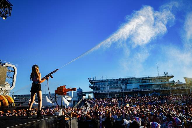 Korea's annual summer water fight and music festival Waterbomb [MADEONE]