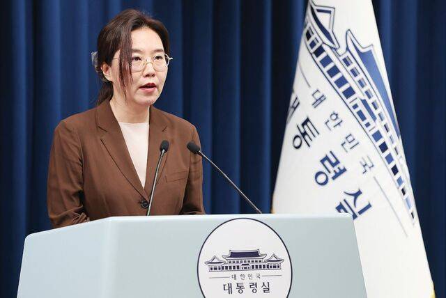 강유정 대통령실 대변인이 5일 용산 대통령실 청사에서 브리핑을 하고 있다. 대통령실은 “우리는 굳건한 한·미동맹을 기반으로 한·중 관계 발전을 추진하고 있다”며 조현 외교부 장관의 전날 발언에 대해 해명했다. 김지훈 기자