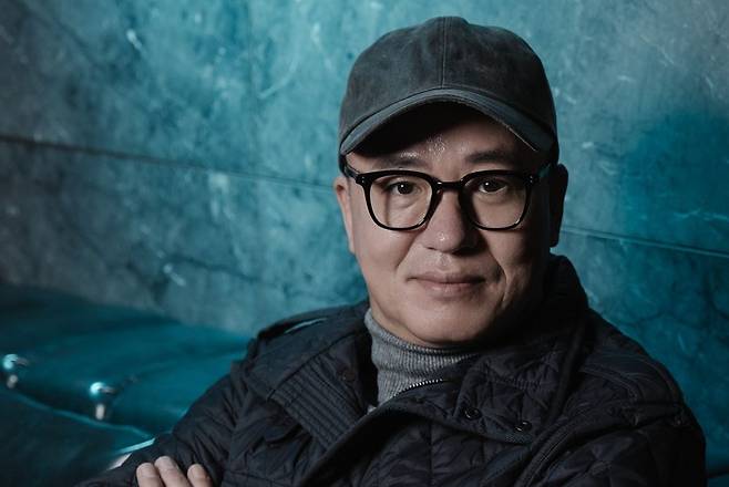영화 ‘야당’의 확장판 ‘야당: 익스텐디드 컷’을 내놓은 황병국 감독. 조·단역 배우로 ‘부당거래’ ‘서울의 봄’ 등 다수 작품에 출연하기도 한 그는 “영화계가 힘든데 이런 때일수록 영화인들이 더 좋은 이야기를 만들어 관객들이 극장에 오실 수 있도록 해야 할 것 같다”고 말했다. 영화 연출은 ‘특수본’ 이후 14년 만이다. 플러스엠 엔터테인먼트 제공