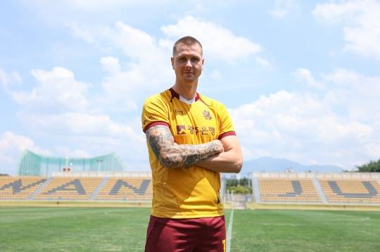 Attacker Holmbert Fried Jonson in a Gwangju uniform. Photo (Yonhap News)