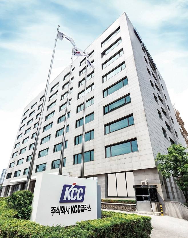 KCC글라스는 2분기 연결기준 매출이 5129억원으로 잠정 집계됐다고 공시했다.<KCC글라스>