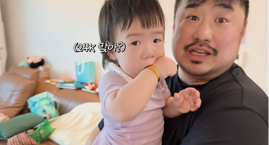 강재준·이은형 부부가 아들 현조 군의 첫 돌잔치를 준비하며 웃음과 걱정이 교차하는 육아 현실을 전했다.사진=유튜브 채널 ‘기유TV’