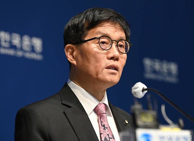 이창용 한국은행 총재가 29일 서울 중구 한국은행에서 열린 금통위 금리 결정에 대한 기자간담회에서 발언하고 있다./사진=뉴스1
