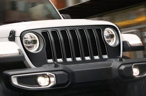 새틴 블랙 그릴 사진 지프