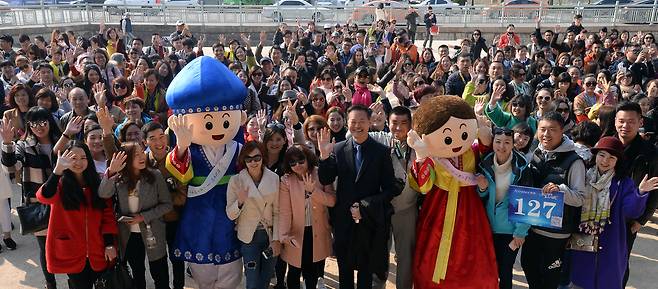 사드사태 직전 방한 전성기 때인 2016년 초대형 중국인 단체관광객[헤럴드DB]