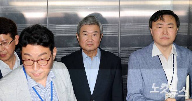 조태용 전 국가정보원장이 29일 오전 서울 서초구 서초한샘빌딩에 마련된 순직해병 특검 사무실로 소환 조사를 받기 위해 피의자 신분으로 출석하고 있다. 박종민 기자