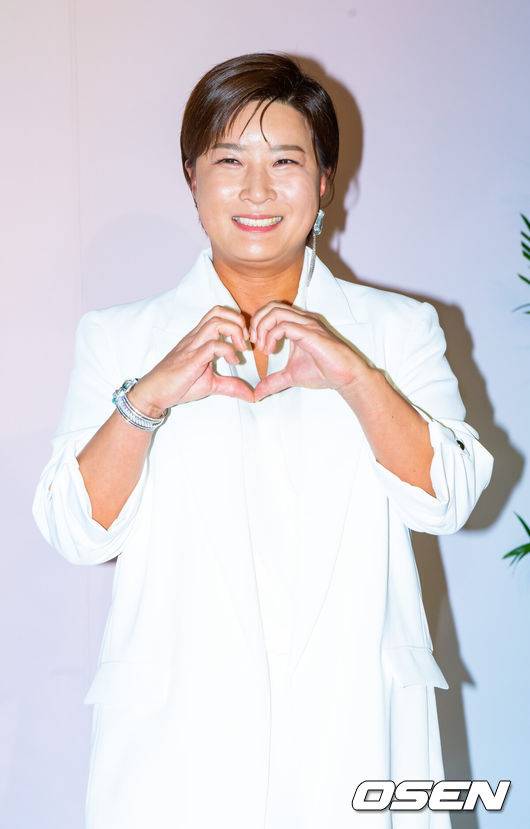 [OSEN=박준형 기자] 13일 오후 조선 팰리스 서울 강남에서 2025 무슈 프레드 아이디얼 라이트 하이주얼리 이벤트 셀럽 포토콜 행사가 진행됐다.이날 행사에는 BTS 진 (브랜드 앰배서더)과 김혜수, 차승원, 이성경, 박세리, 오상욱이 참석했다.박세리가 포즈를 취하고 있다.   2025.03.13   / soul1014@osen.co.kr