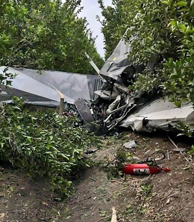 1일(현지시간) 아나돌루 통신과 휘리예트에 따르면 이날 오후 7시 20분쯤 아다나주 유레이르 지역의 한 활주로에서 청혼 이벤트에 동원된 민간 항공사 소속 경비행기가 이륙 직후 추락했다. 2025.8.1 아나돌루통신 자료