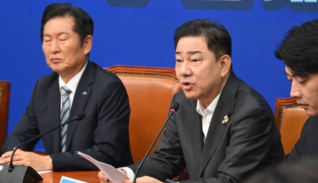 김병기 더불어민주당 원내대표가 4일 국회에서 열린 최고위원회의에 참석해 현안에 관해 발언하고 있다. 오승현 기자