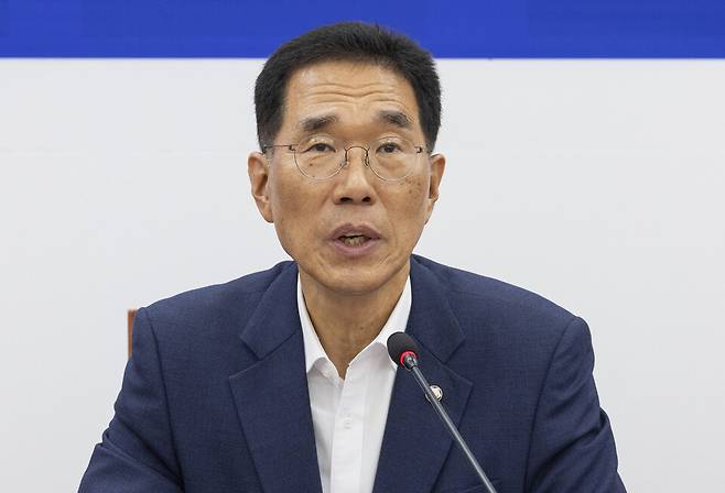 더불어민주당 산업재해예방 TF 단장인 김주영 의원이 7월28일 국회에서 열린 산재 예방 TF 출범식에서 TF의 추진 방향에 대해 말하고 있다. ⓒ 연합뉴스