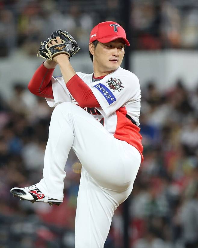 ▲ 5일 사직 롯데전에서 팔꿈치 근육이 뭉친 정해영을 대신해 9회 마운드에 올라 시즌 첫 세이브를 수확한 전상현 ⓒKIA타이거즈