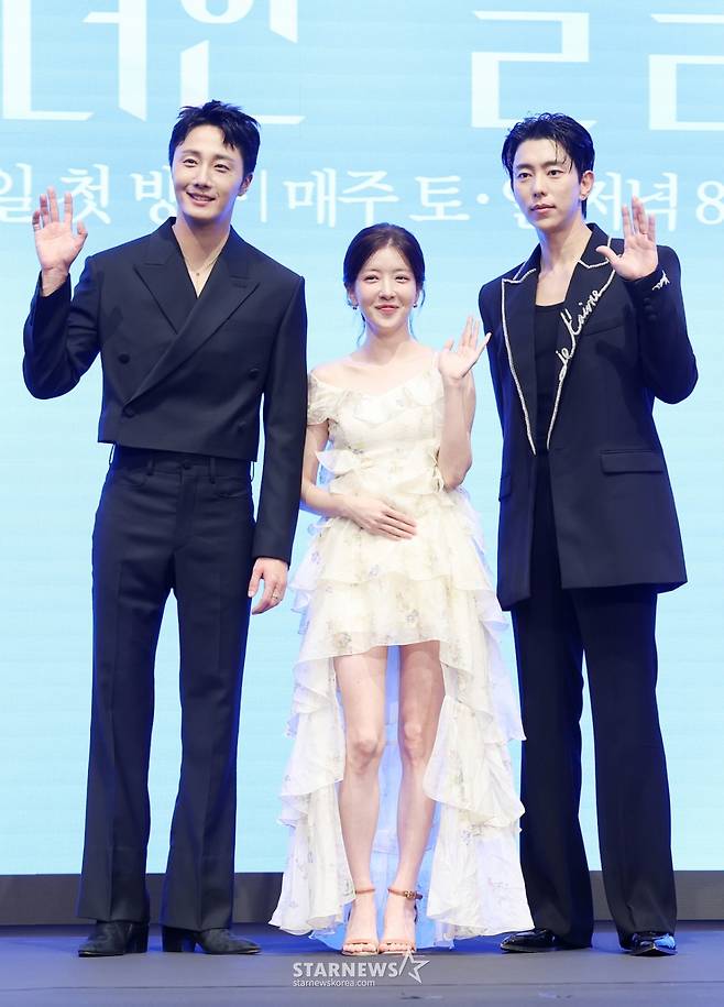 배우 정일우, 정인선, 윤현민이 6일 서울 영등포구 더세인트에서 진행된 KBS 2TV 주말드라마 '화려한 날들' 제작발표회에 참석해 포즈를 취하고 있다. /2025.08.06 /사진=김휘선 hwijpg@