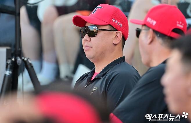 이범호 감독이 이끄는 KIA 타이거즈가 5일 부산 사직야구장에서 열린 2025 신한 SOL Bank KBO리그 롯데 자이언츠와의 팀 간 13차전에서 2-0으로 승리, 3연승을 질주했다. 사진 엑스포츠뉴스 DB