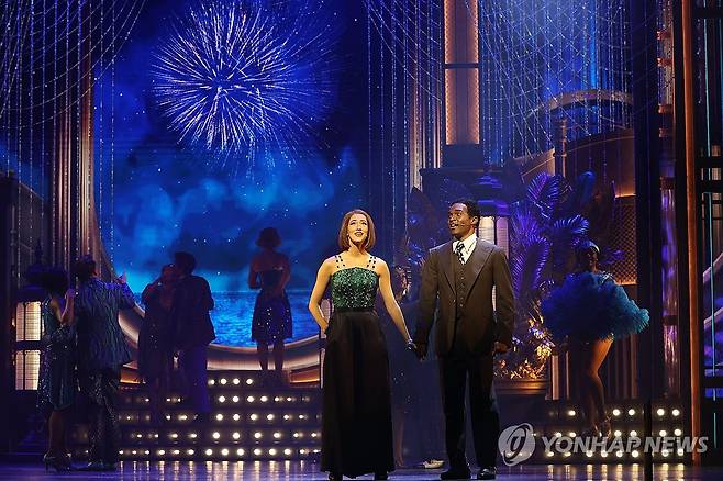 '위대한 개츠비' 프레스콜 (서울=연합뉴스) 강민지 기자 = 6일 서울 강남구 GS아트센터에서 열린 뮤지컬'위대한 개츠비' 프레스콜에서 배우들이 하이라이트 장면을 시연하고 있다. 2025.8.6 mjkang@yna.co.kr