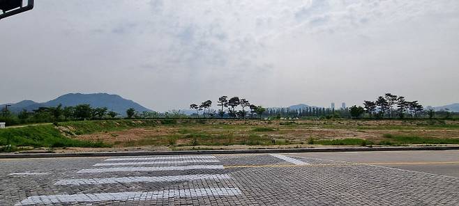 한림건설의 호수공원 앞 알짜 상업용지 전경. 사진=이희택 기자.