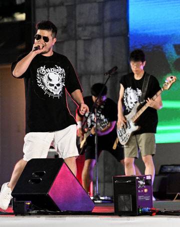 2024 전국 직장인밴드 경연대회에서 우승한 애쉬디쉬(AshDish)팀이 열창을 하고 있다. 중도일보 DB