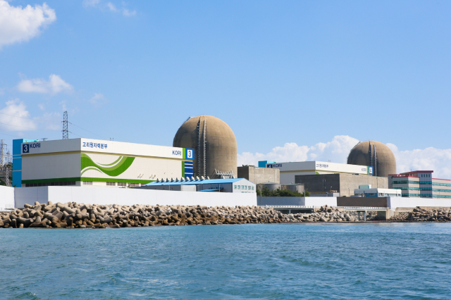 고리 제2발전소 전경. 오른쪽이 6일 40년 설계수명이 다해 운영이 중단된 고리 원전 4호기. 한수원 제공