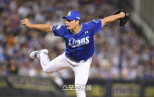 KBO리그 마무리 역사를 새로 쓴 오승환의 시그니처 포즈.  사진 | 최승섭기자 thunder@sportsseoul.com
