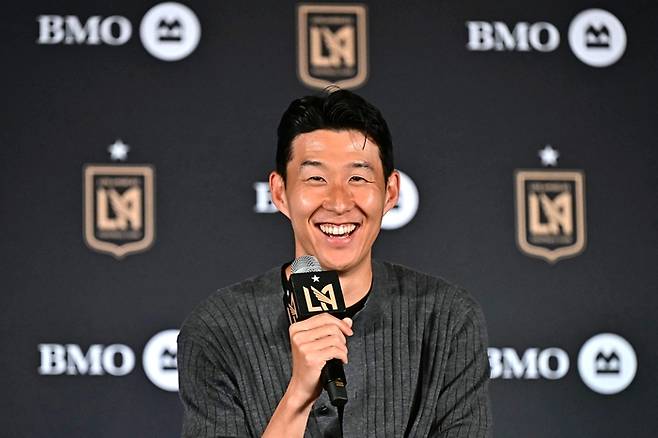 LAFC로 이적한 손흥민이 7일 미국 LA의 BMO 스타디움에서 열린 기자회견에서 웃음 짓고 있다. AFP연합뉴스