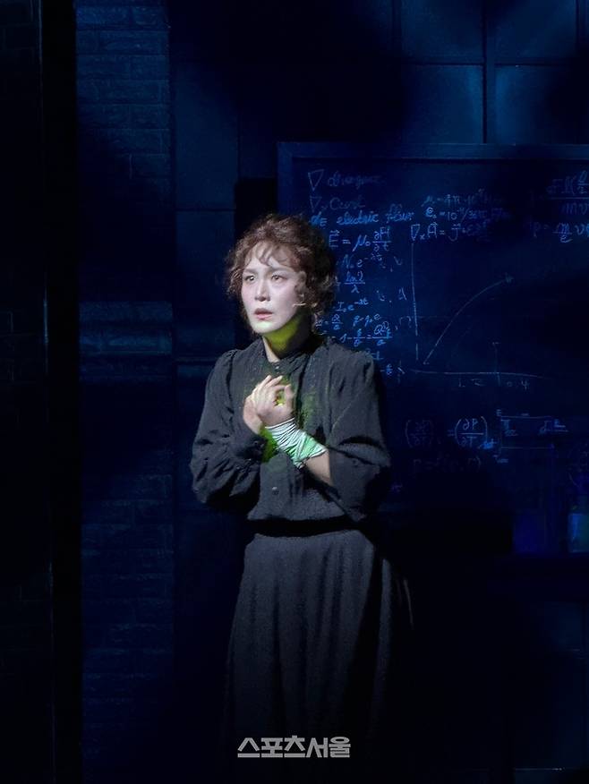 뮤지컬 배우 박혜나가 7일 뮤지컬 ‘마리 퀴리’ 프레스콜에서 대표 넘버 ‘또 다른 이름’을 시연하고 있다. 사진 | 표권향 기자 gioia@sportsseoul.com