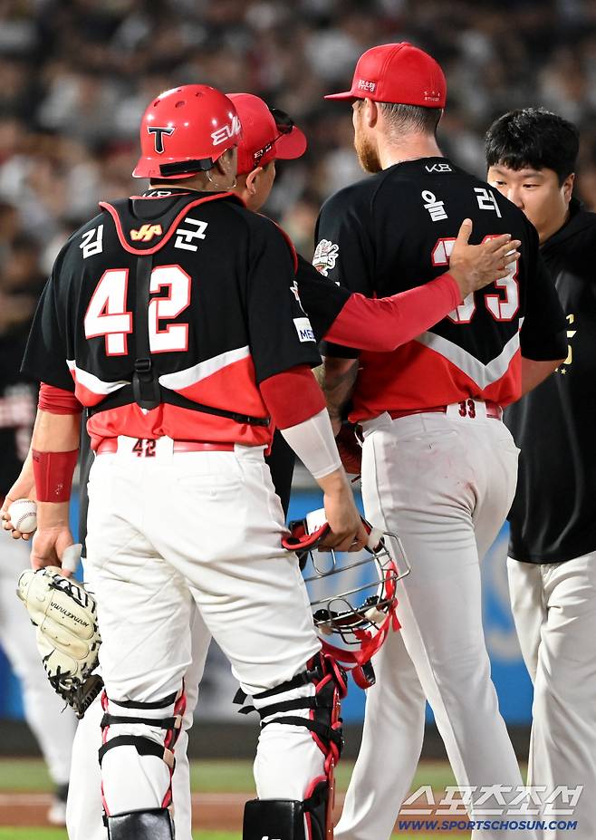 6일 부산 사직야구장에서 KIA와 롯데의 경기가 열렸다. 3회말 KIA 올러가 마운드를 내려가고 있다. 부산=허상욱 기자wook@sportschosun.com/2025.08.06/